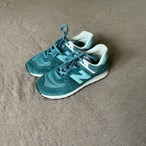 🌿Spring Sneaker Clean out 🌼 Women’s New Balance 574 Sneakers